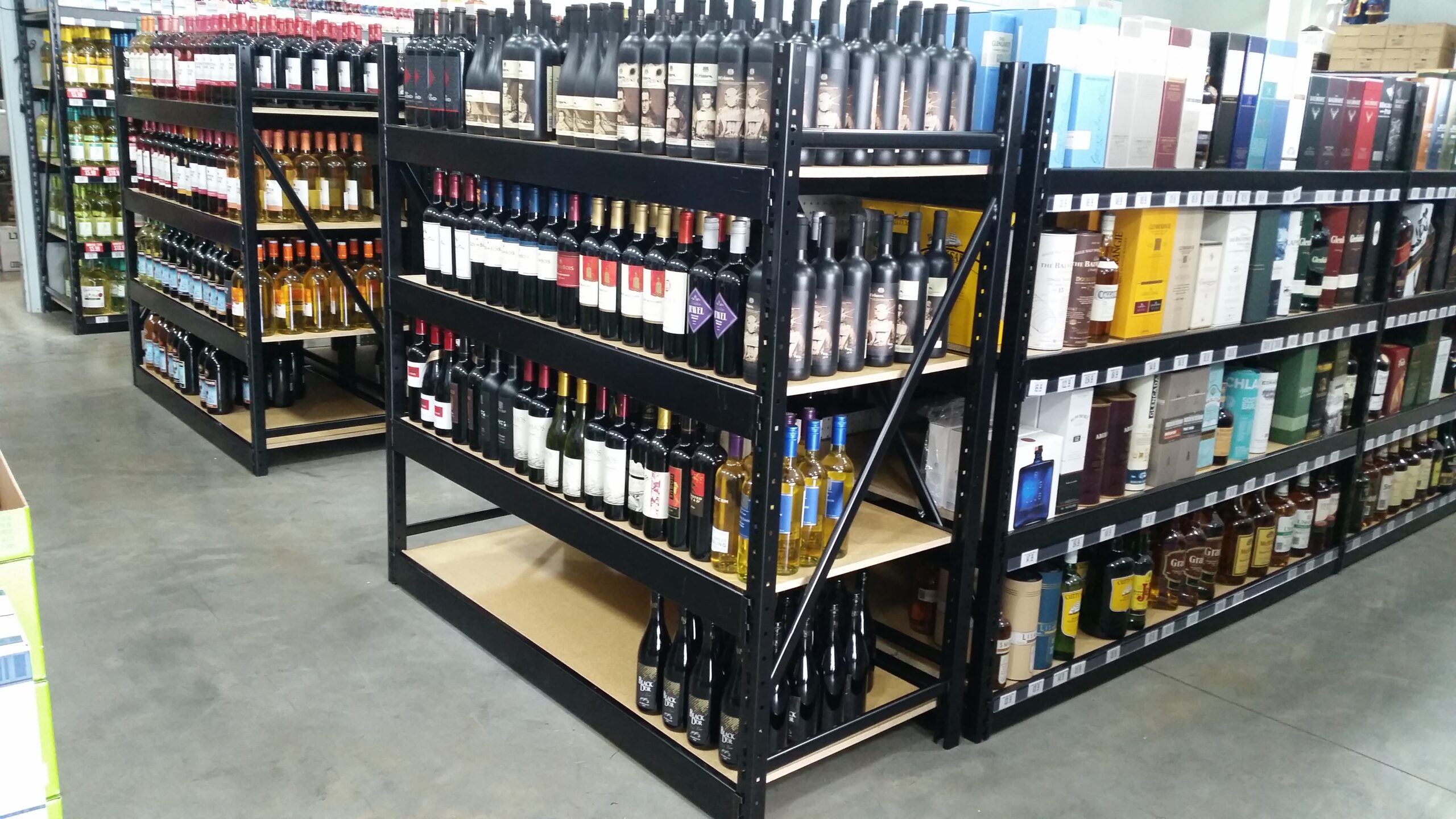 Retail wine shelves display fixtures